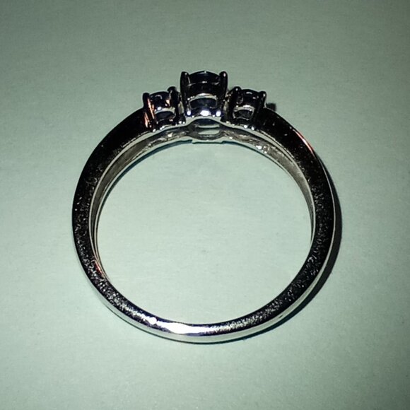 CHRISTMAS SPECIAL! Vibrant 14Kt White Gold Sapphire & Diamond Ring - Picture 5 of 5